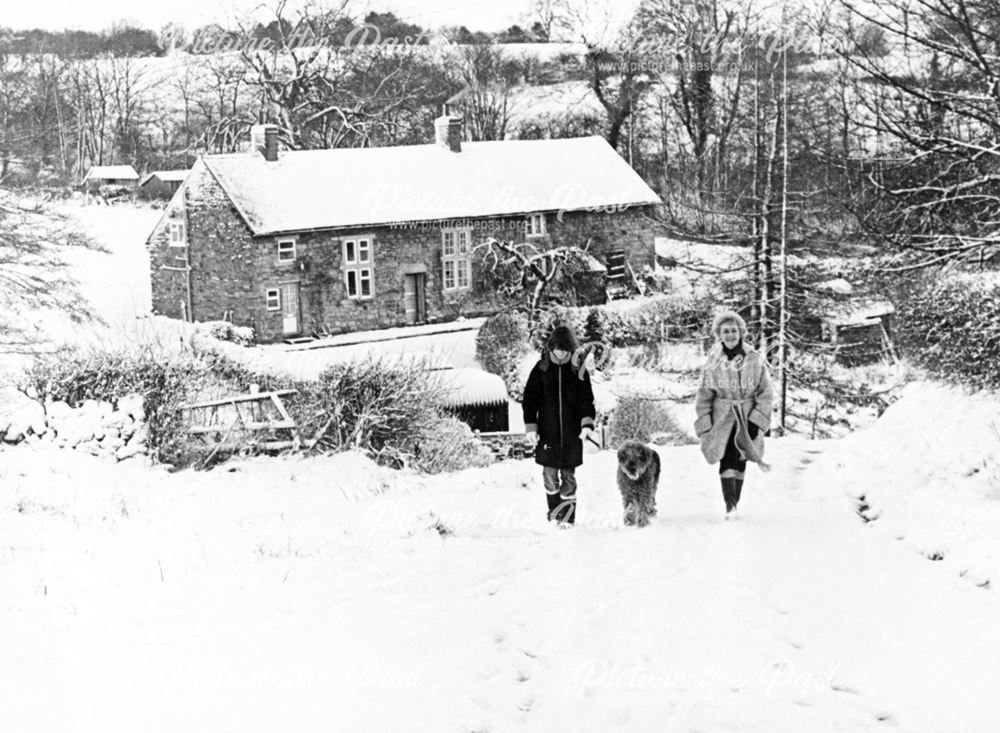 Walking through Hognaston in winter