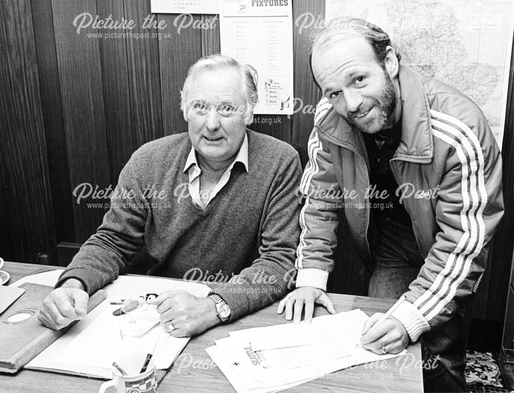 Archie Gemmill signs for Peter Taylor and Derby County