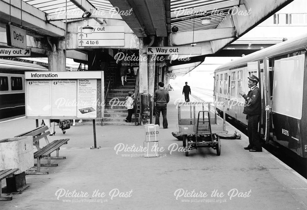 Derby Midland Railway Station - Platforms 2 and 3