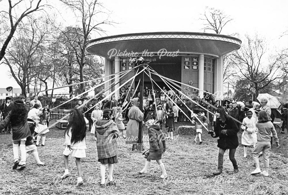 Arboretum Park, May Day celebrations