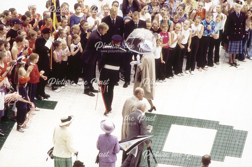 The Queen meeting participants in the 'Derbyshire Celebrates' Pageant