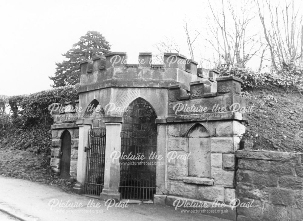 Chalybeate Spring Well, Church Road, Quarndon, 1978