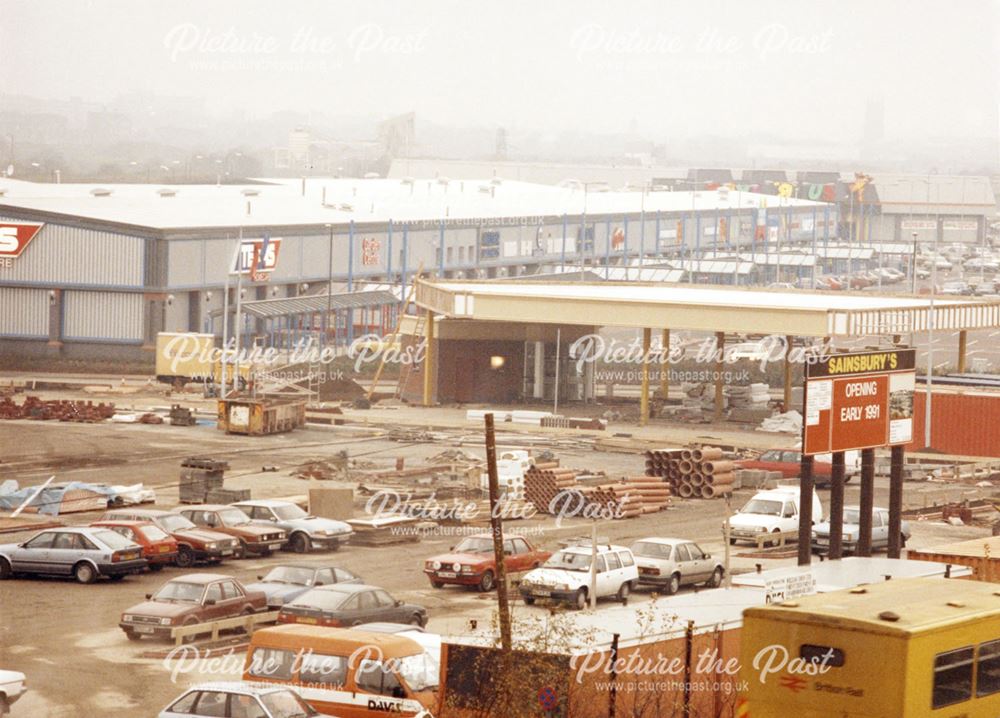 Wyvern Centre under construction