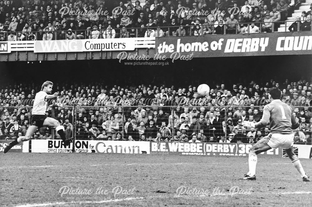 Derby County striker Phil Gee in Match Against Charlton Athletic, Baseball Ground, Derby, 1988