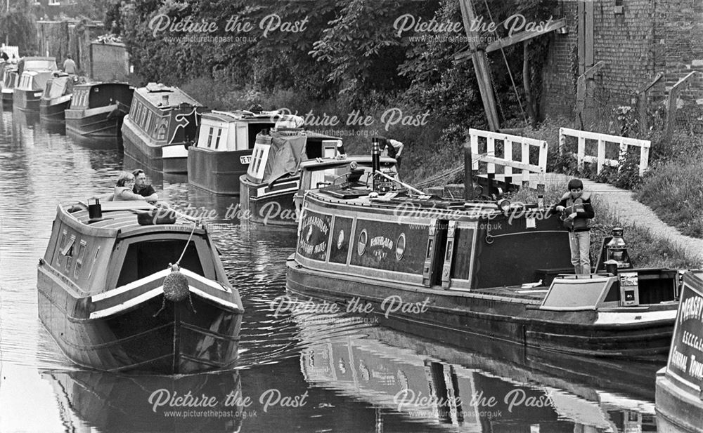 Narrowboats on the canal wharf at Shardlow