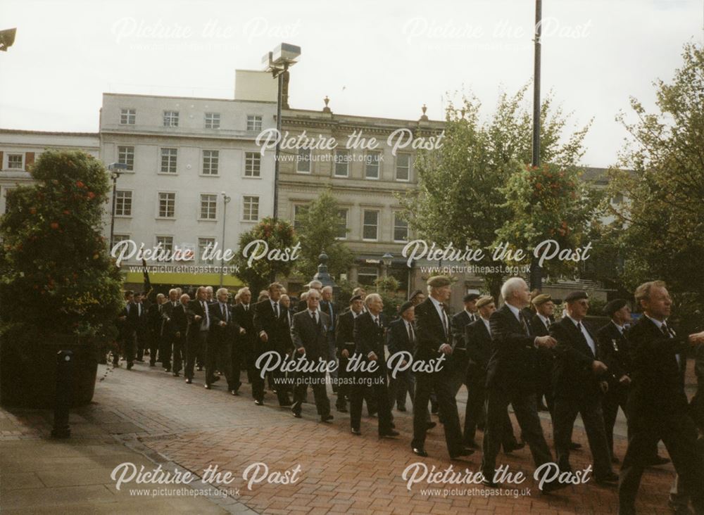 Former Worcestershire and Sherwood Foresters marching past the war memorial