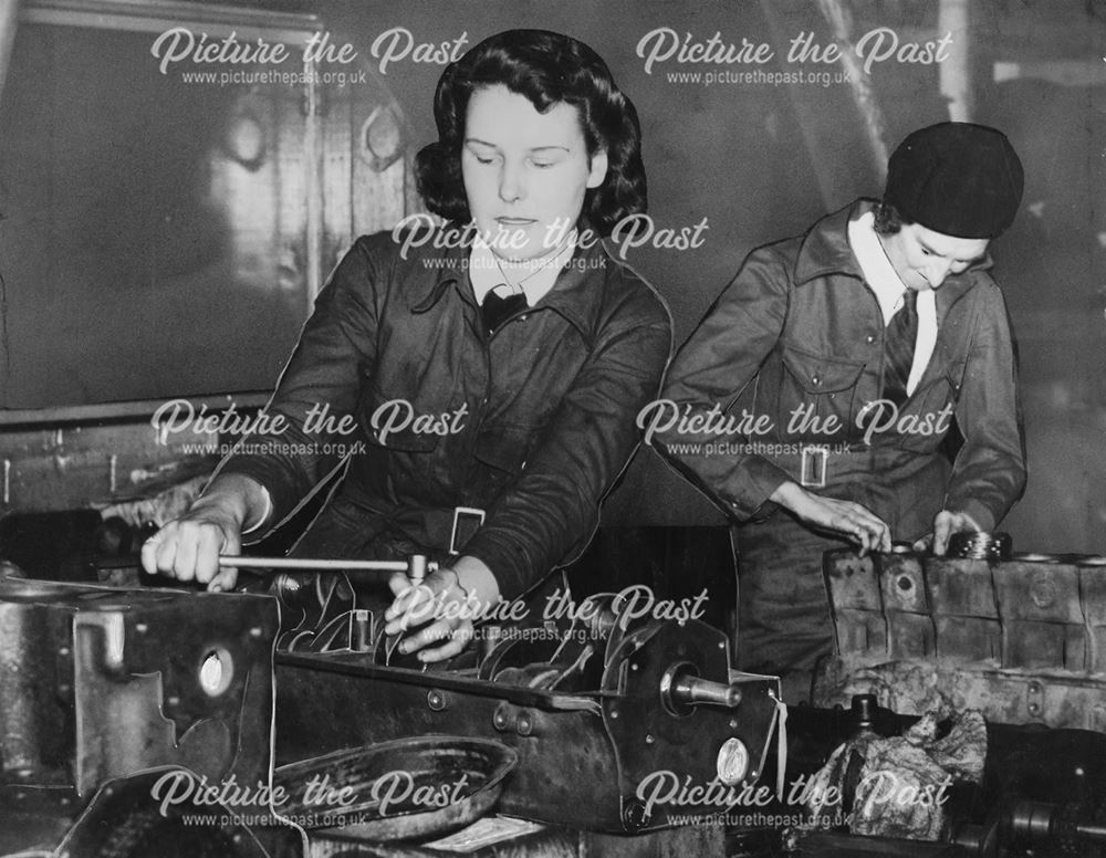 Women mechanics at G S Oscroft and Co, Motor Engineers, during World War 2