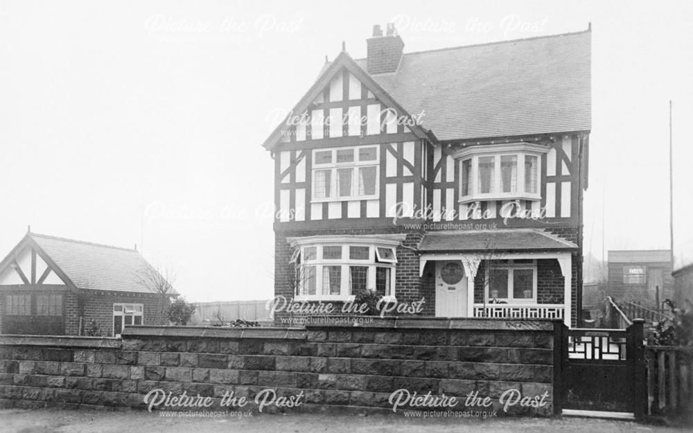 House in Warwick Avenue