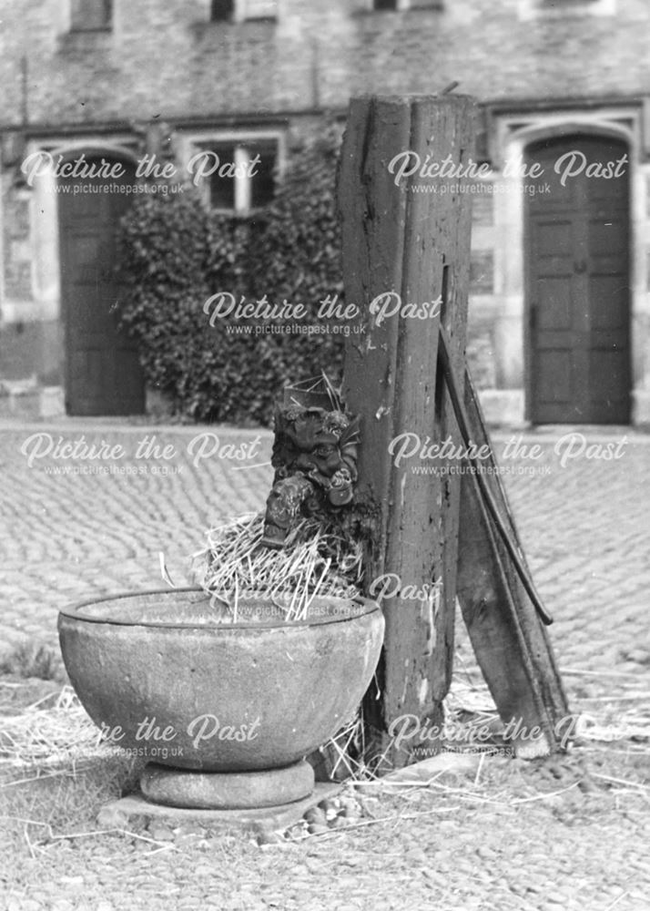 Old Pump in Courtyard, Elvaston Castle, Elvaston c 1944