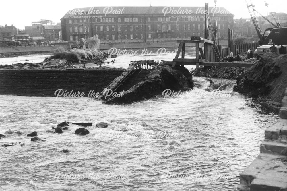 2 photographs showing the development of the inner ring road