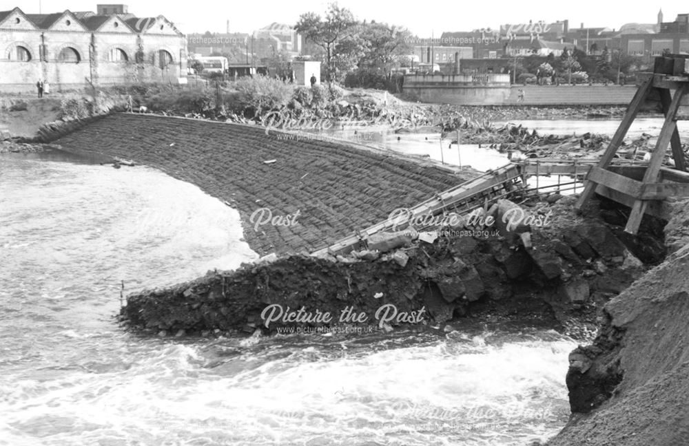 Long Bridge area development of Inner Ring Road - view over wier