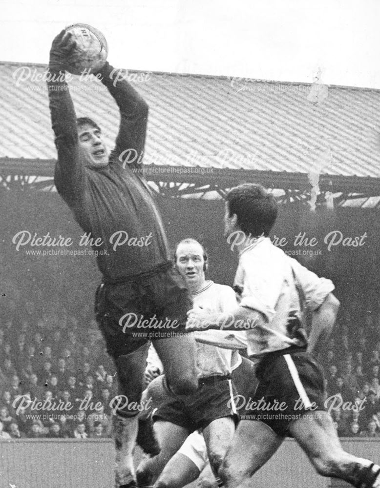 Derby County V Arsenal, goalkeeper Les Green stops a cross