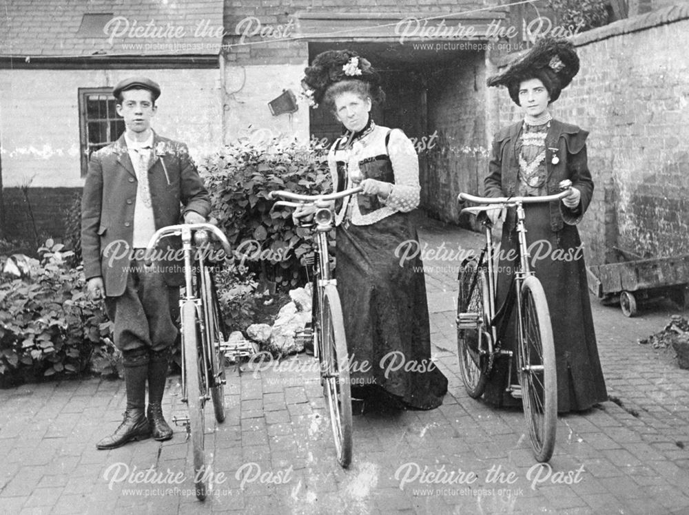 Woodroffe family taken in a yard in Abbey Street, Derby, c 1905