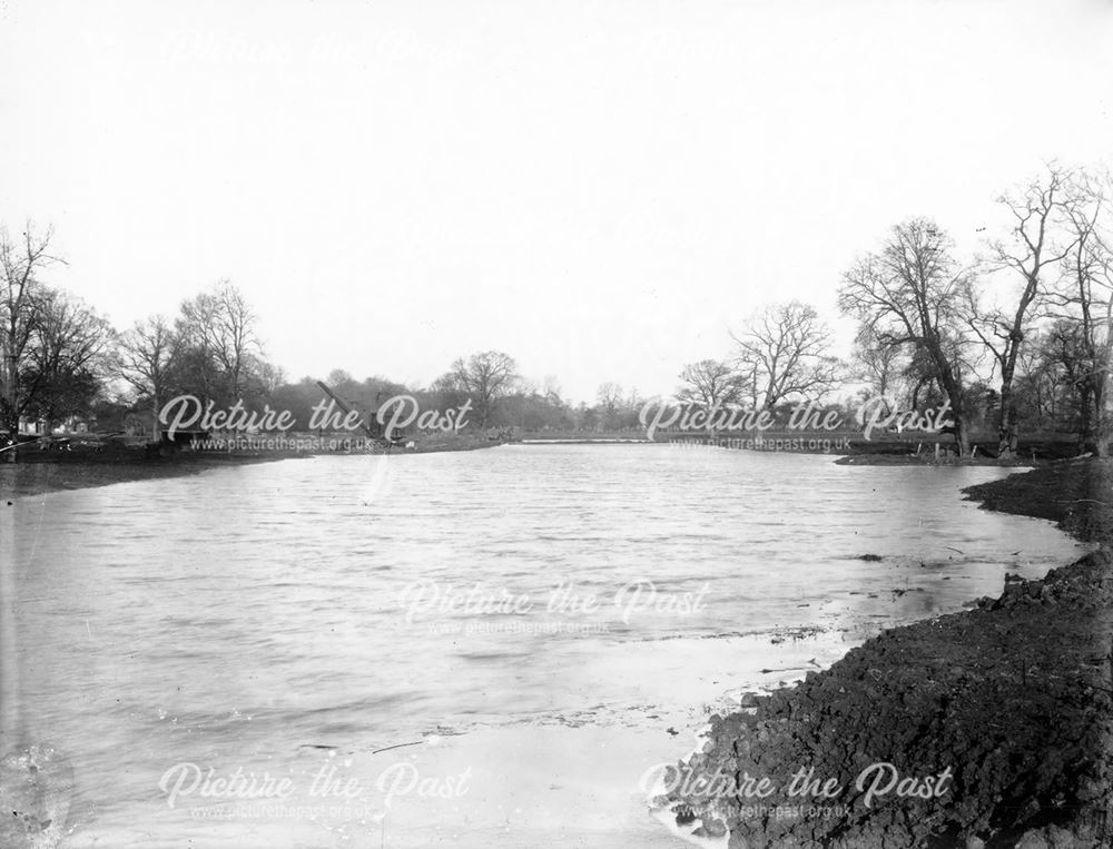 Lake maintenance work at Markeaton Park close up