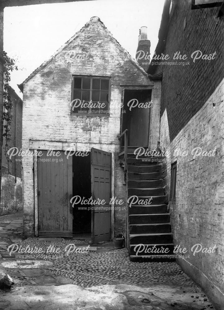 Photograph of a courtyard at the rear of a house in the town centre