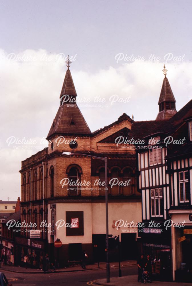 Looking down Green Lane at the Junction of St Peter's Churchyard