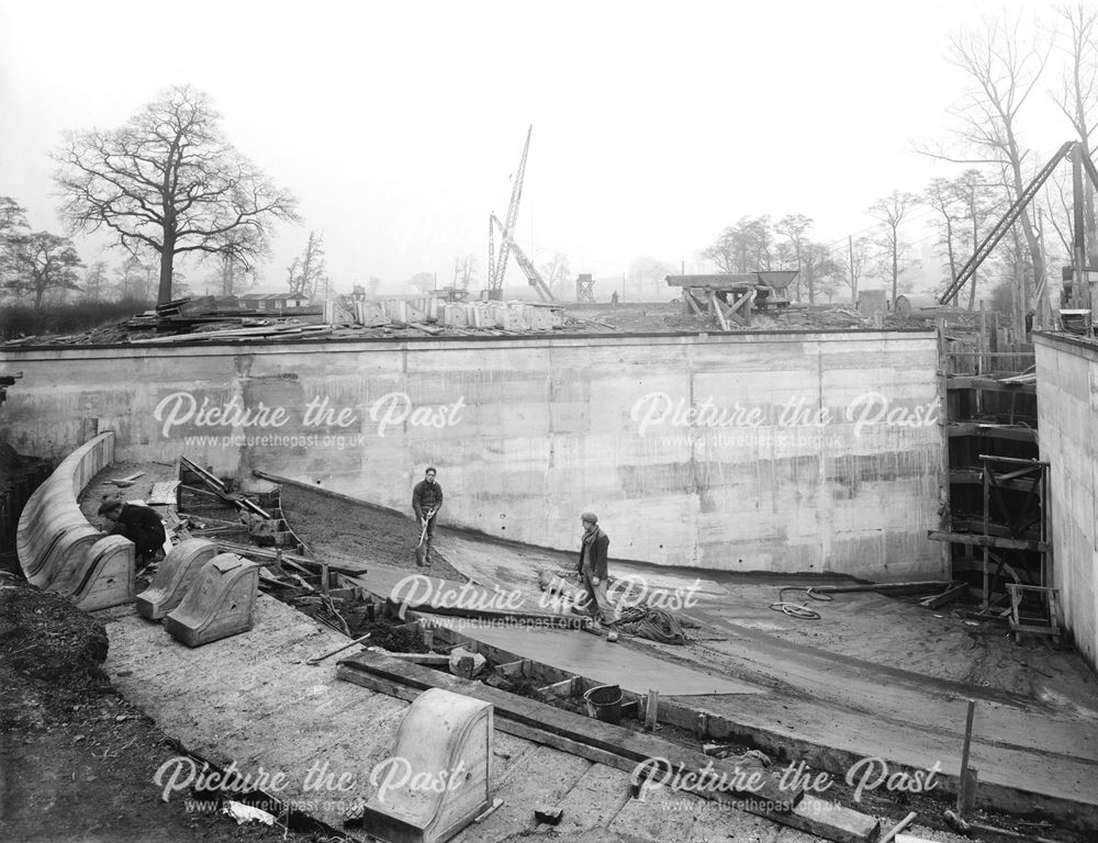 Fixing of precast concrete blocks and concreting of bays at the Mackworth relief weir