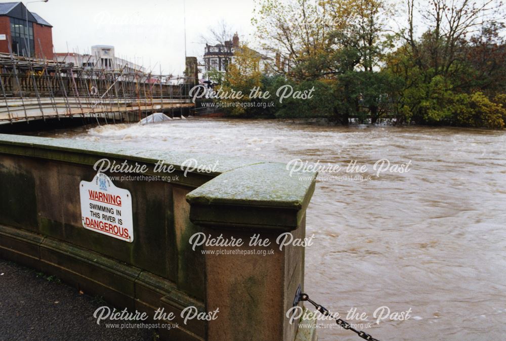 Derby floods - Exeter Bridge, 2000