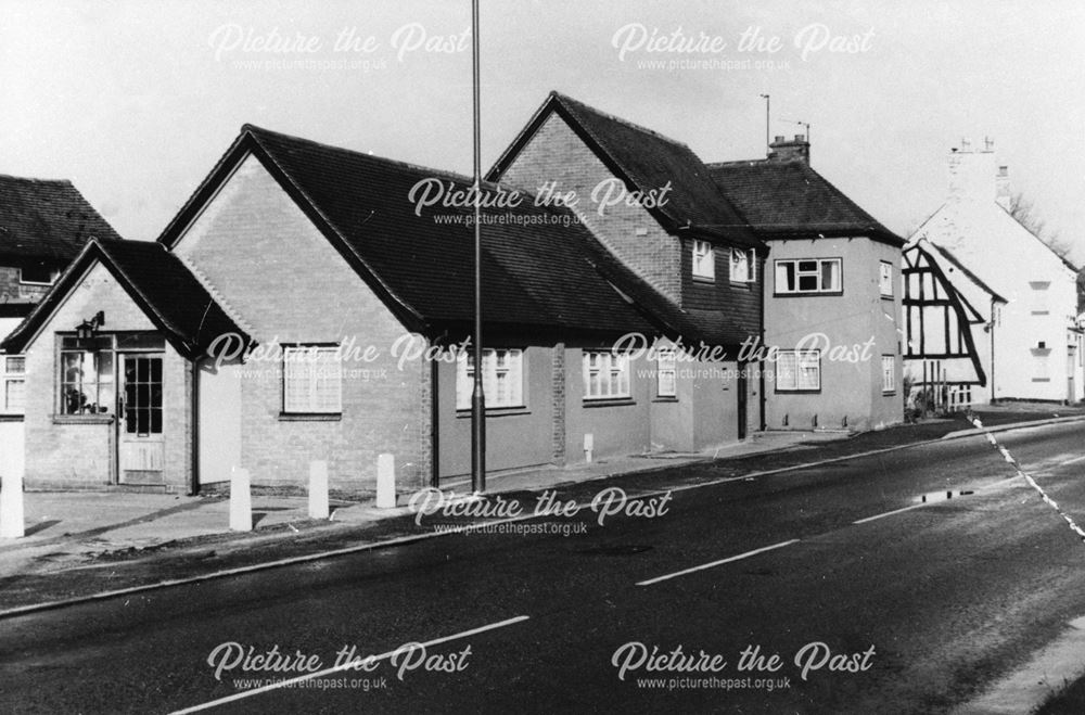 The Rose and Crown in the fore (left) and the Corner Pin (New Inn) aft (right), c 1975