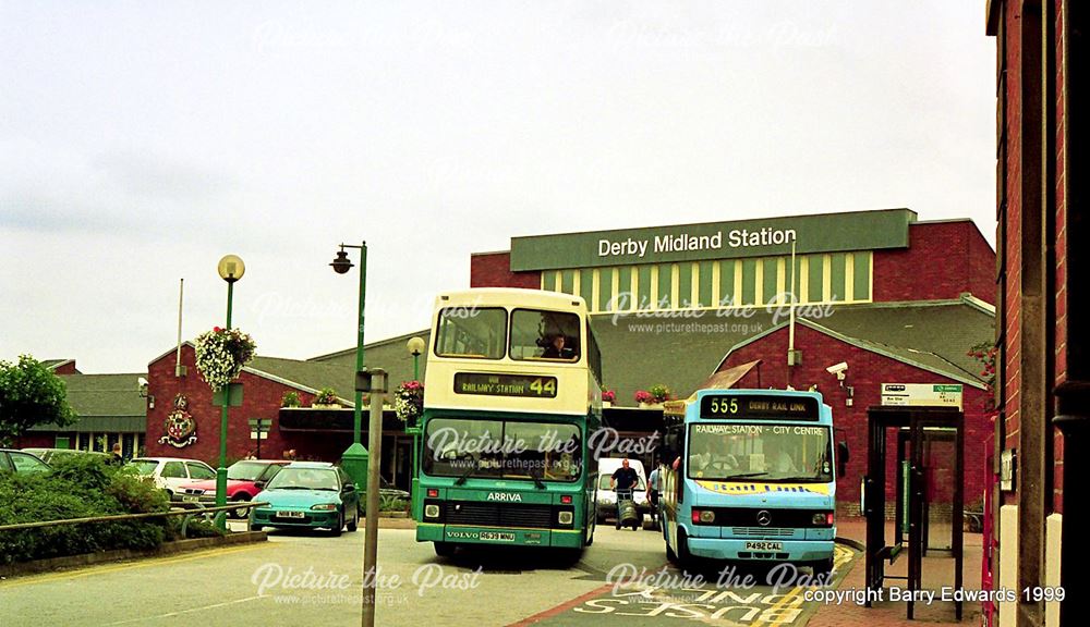 Arriva Volvo 4639 and Rail Link Mercedes Benz 92, Midland Station, Derby